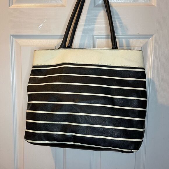 Betsey Johnson Black &white stripes shoulder bag hot pink heart quilted pocket - Picture 2 of 15